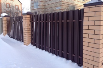 Забор из евроштакетника в шахматном порядке 30 метров фото в Новоивановском
