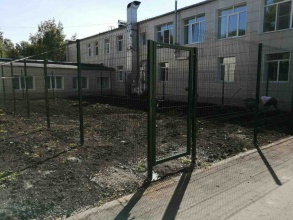 3D заборы для школы 15 метров фото в Новоивановском